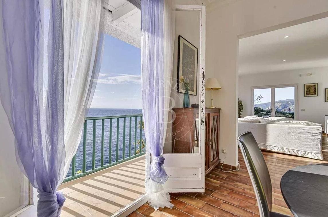 First line 4 bed Villa with Sea views 1