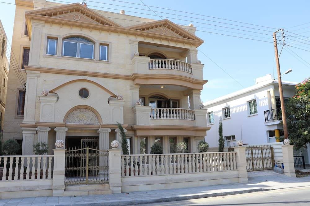 Foto 8 von 30: Argy Beach Front Luxury Villa near Latchi