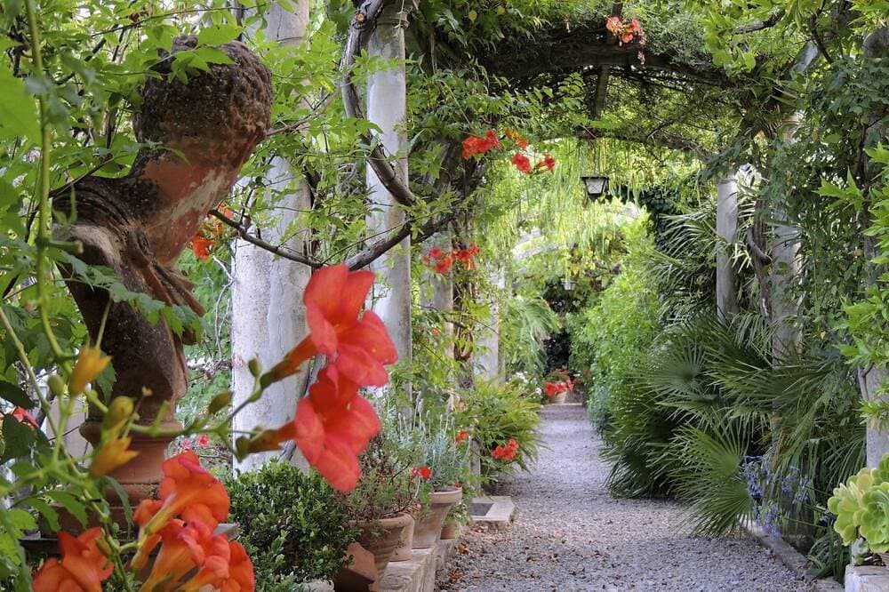 Foto 9 von 30: Stylish mansion in an enchanting garden in Biniaraix for 10 people