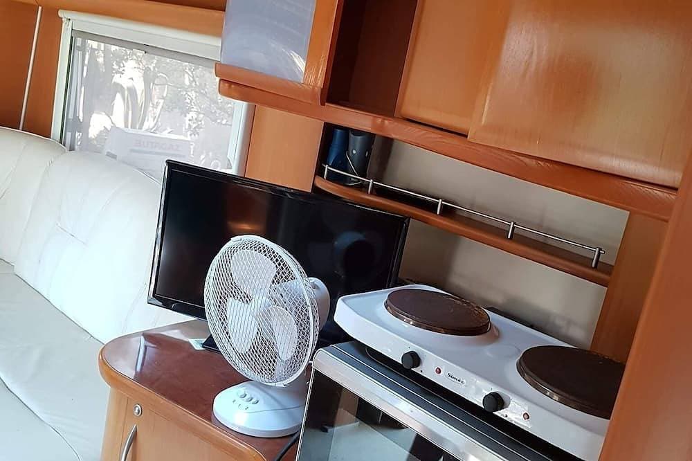 Foto 5 von 12: Charming fully-equipped caravan in Porto Vecchio by the sea
