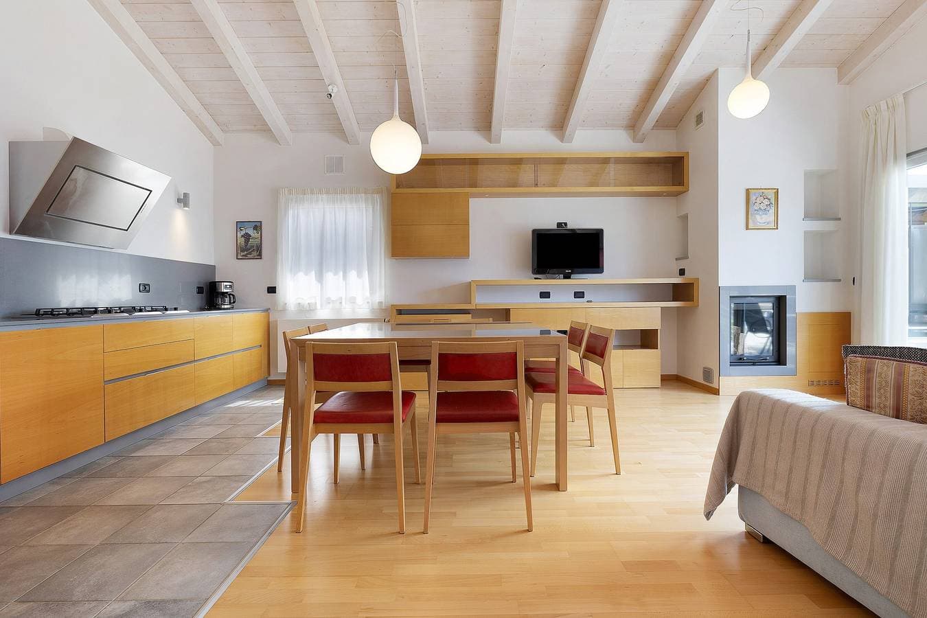 Foto 12 von 37: Ferienwohnung "Casa-Lago Suite" mit Seeblick, Gemeinschaftspool und WLAN