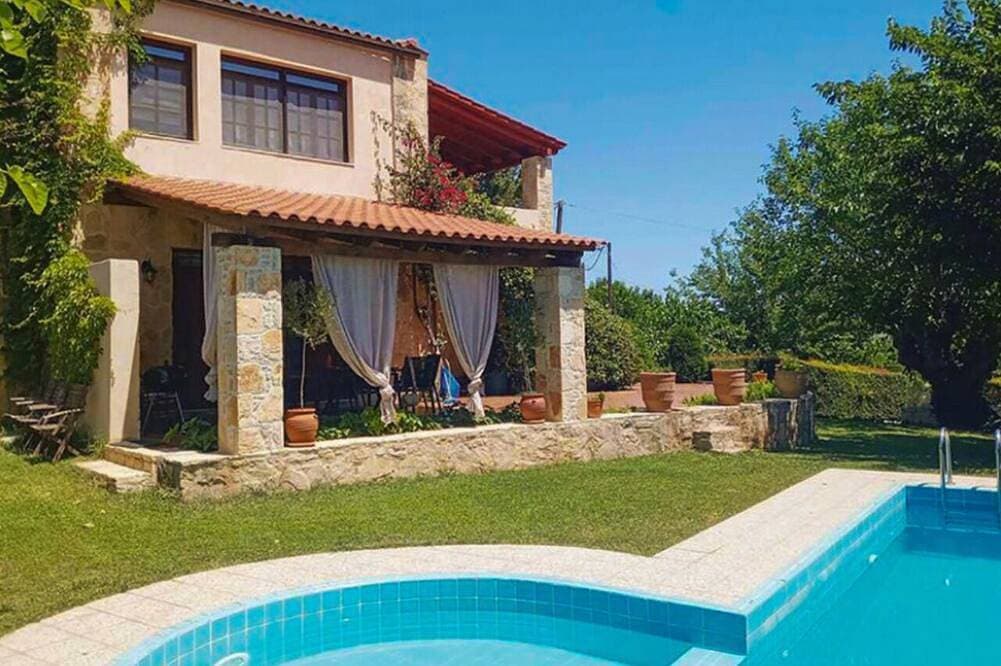 Villa Skine with private pool and lush garden 1