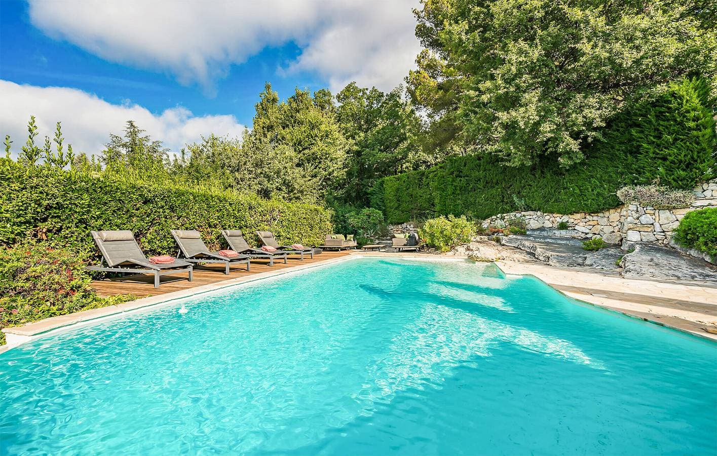 Foto 10 von 27: Charmante 2-Zimmer-Wohnung mit Pool und Terrasse in der Nähe von Le Bar-sur-Loup