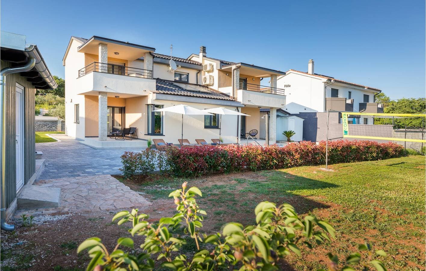 Foto 2 von 68: Geräumige Ferienwohnung mit Pool, WLAN und Parkplatz – 1,5 km vom Strand entfernt