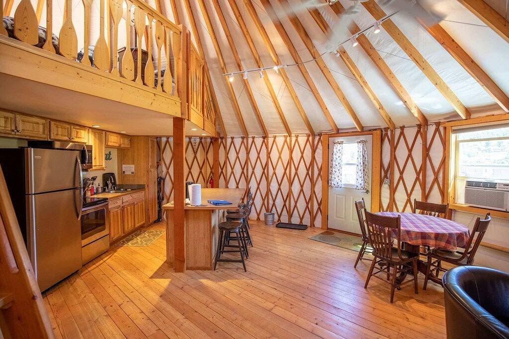 Foto 6 von 18: Die Burg Yurt, Perfekt Philips Wochenende für Skifahren, Angeln oder einfach nur hängen