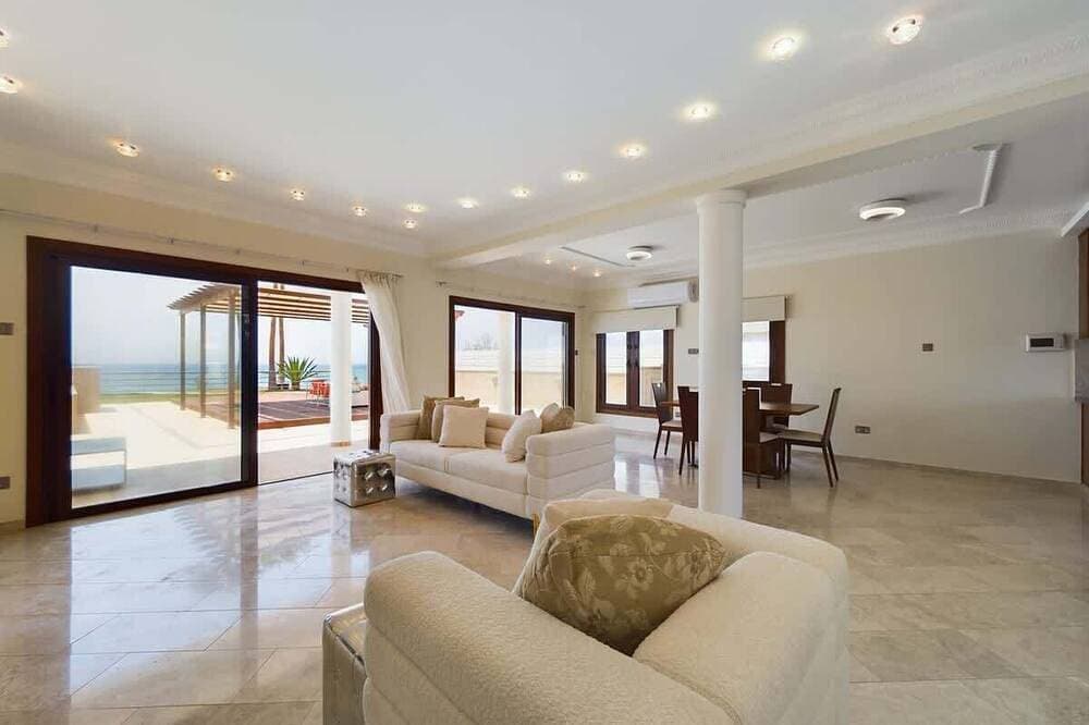 Foto 8 von 30: Fabulous Beach Front House
