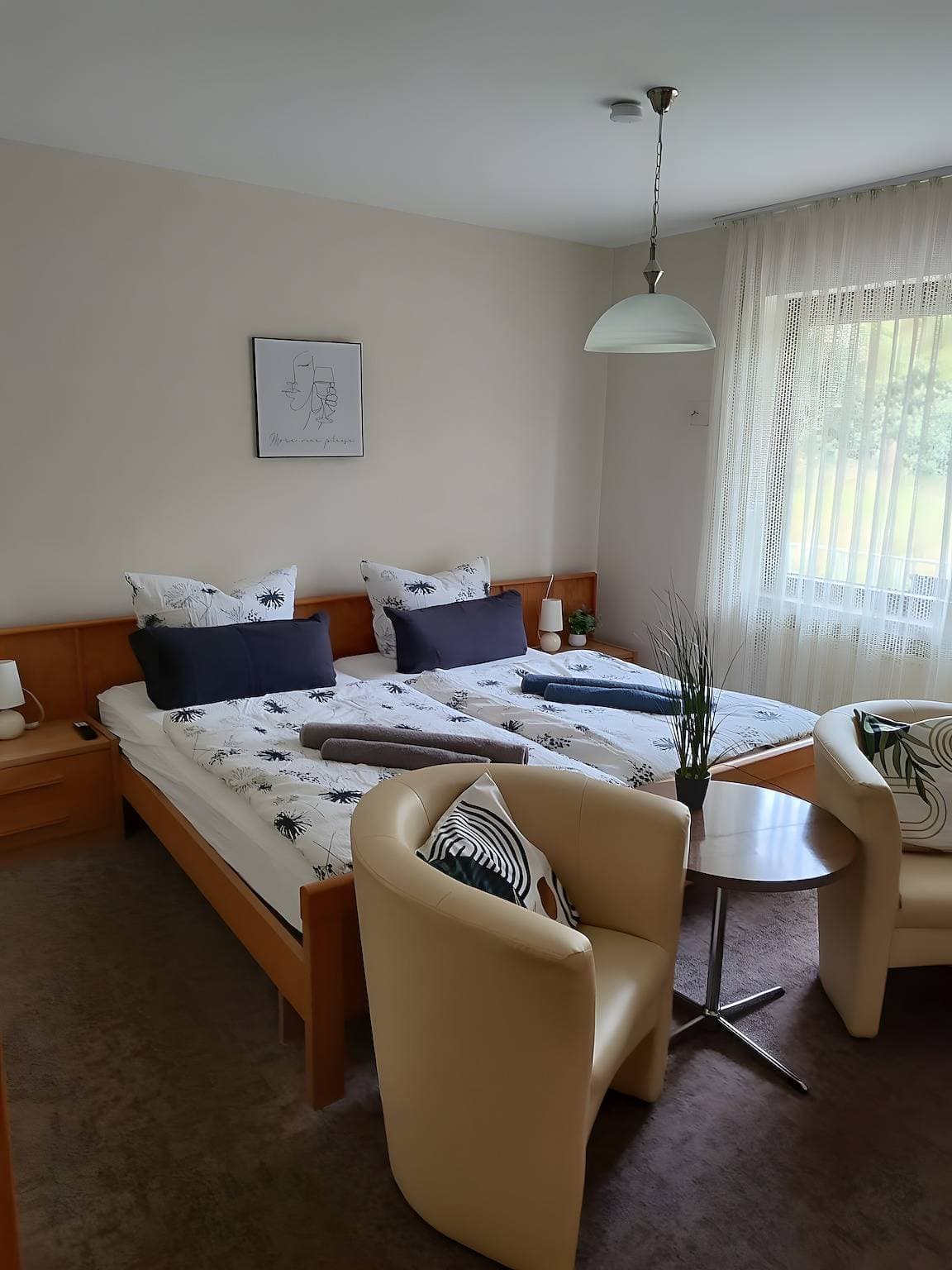 Foto 11 von 35: Zimmer 1 im 1. Og' Weinberg Anna, mit Gemeinschaftsgarten, Balkon und WLAN, sowie Gemeinschaftsküche