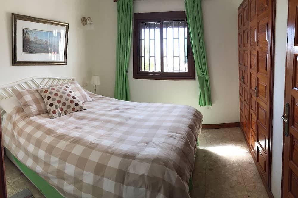 Foto 3 von 24: Villa, Pool, 8 Personen mit Blick auf den Golfplatz und das Meer Amarilla wifi