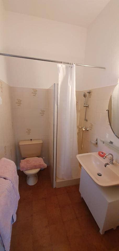 Foto 12 von 12: Double Room with Private Bathroom