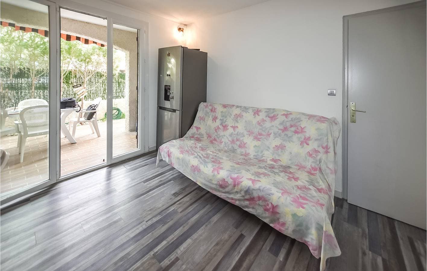 Foto 5 von 24: Abgeschiedene Wohnung mit Terrasse in Les Lecques - Parkplatz, Gefrierschrank, Internet
