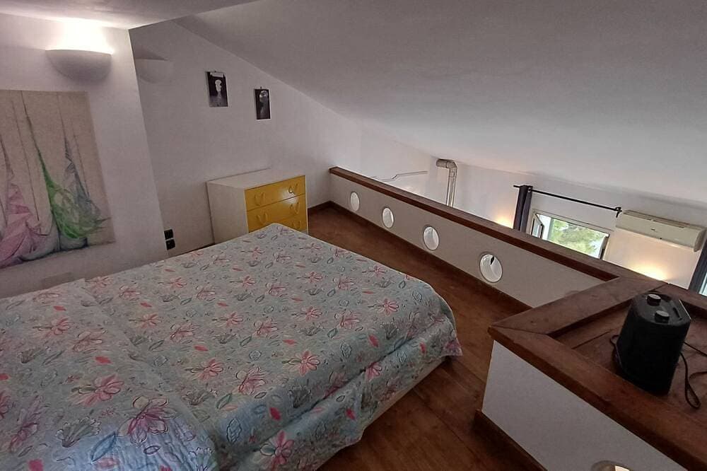 Foto 3 von 30: Romantische Villa für 2 Personen, mit Blick auf das Meer, in einer natürlichen Klippe.