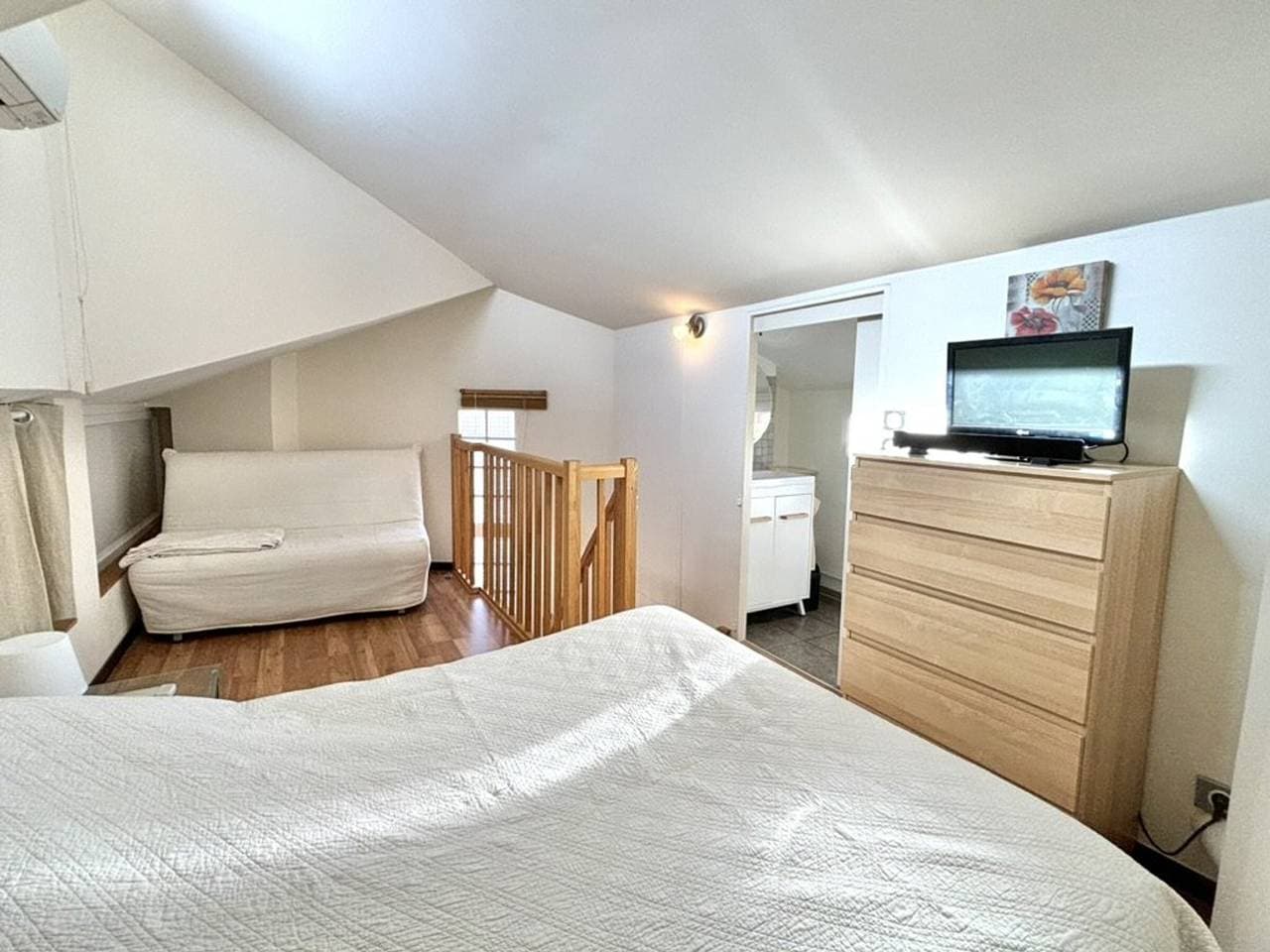 Foto 12 von 20: Moderne 2-Zimmer-Wohnung mit Balkon und Parkplatz in La Londe-les-Maures