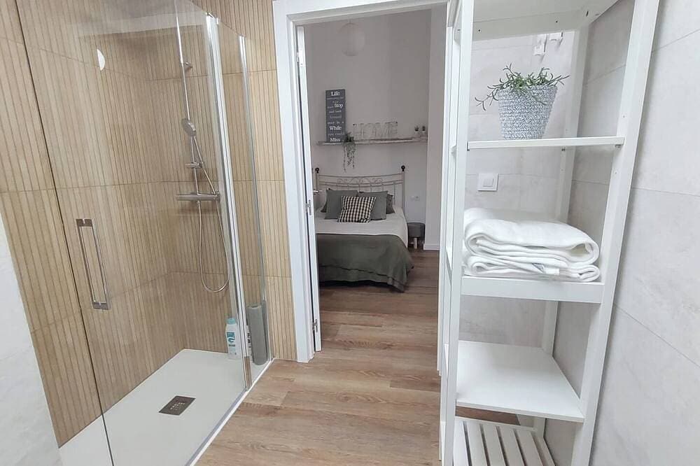 Foto 12 von 19: New apartment in the heart of Valencia, next to the vibrant Plaza del Cedro....