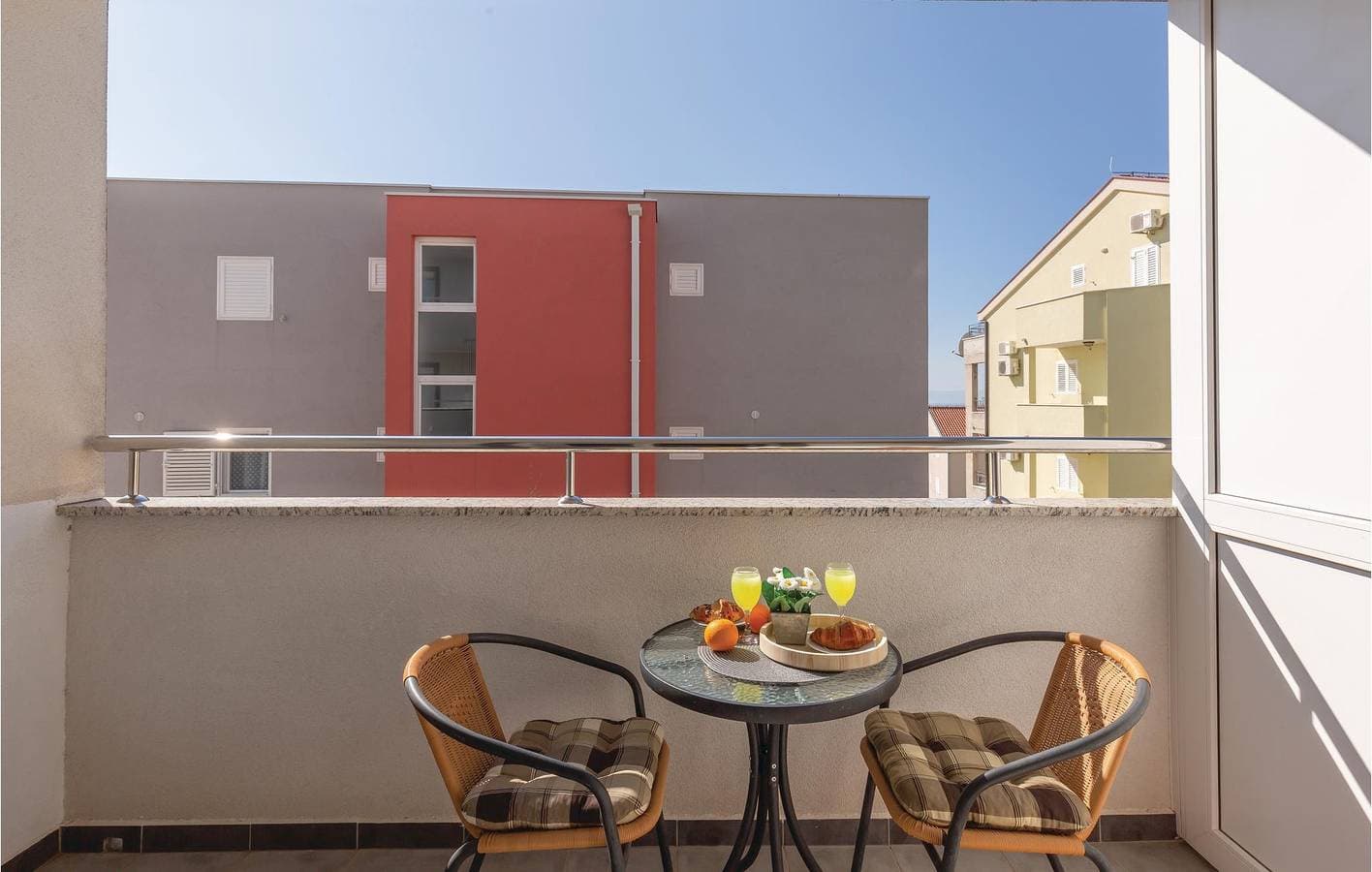 Foto 3 von 16: Gemütliche Ferienwohnung mit WLAN und Terrasse, 800 m von der Küste in Makarska entfernt
