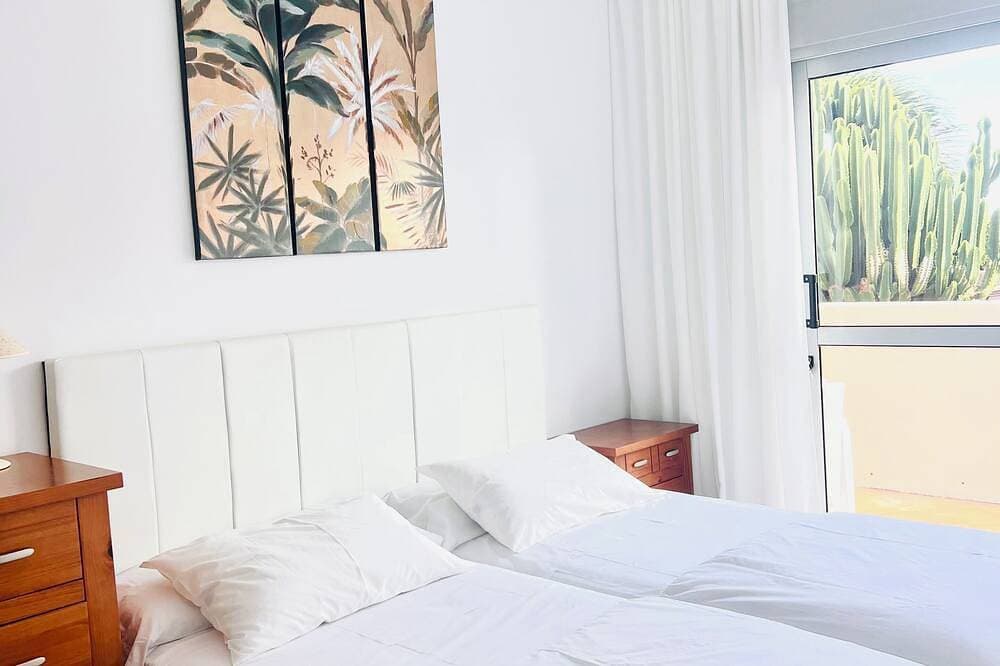 Foto 3 von 30: Gaumet. Cozy apartment with a terrace and pool in Golf del Sur.