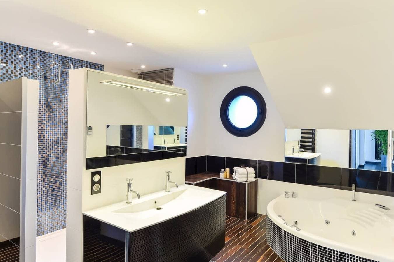 Foto 7 von 14: Ferienwohnung für 4 Personen mit Whirlpool