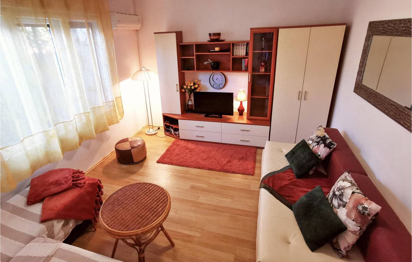 Foto 4 von 35: Gemütliche 70 m² große Wohnung mit Terrasse, WLAN und Parkplatz in der Nähe der Küste und von Restaurants