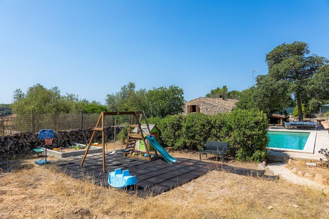 Foto 5 von 45: Can Gallot De Punxuat – Pool, Bergblick, WLAN & Klimaanlage