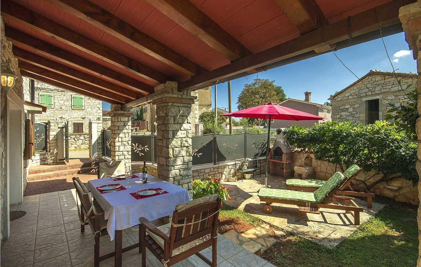 Foto 7 von 33: Gemütliche 2-Zimmer-Wohnung mit WLAN, Parkplatz und Terrasse in der Nähe von Labinci