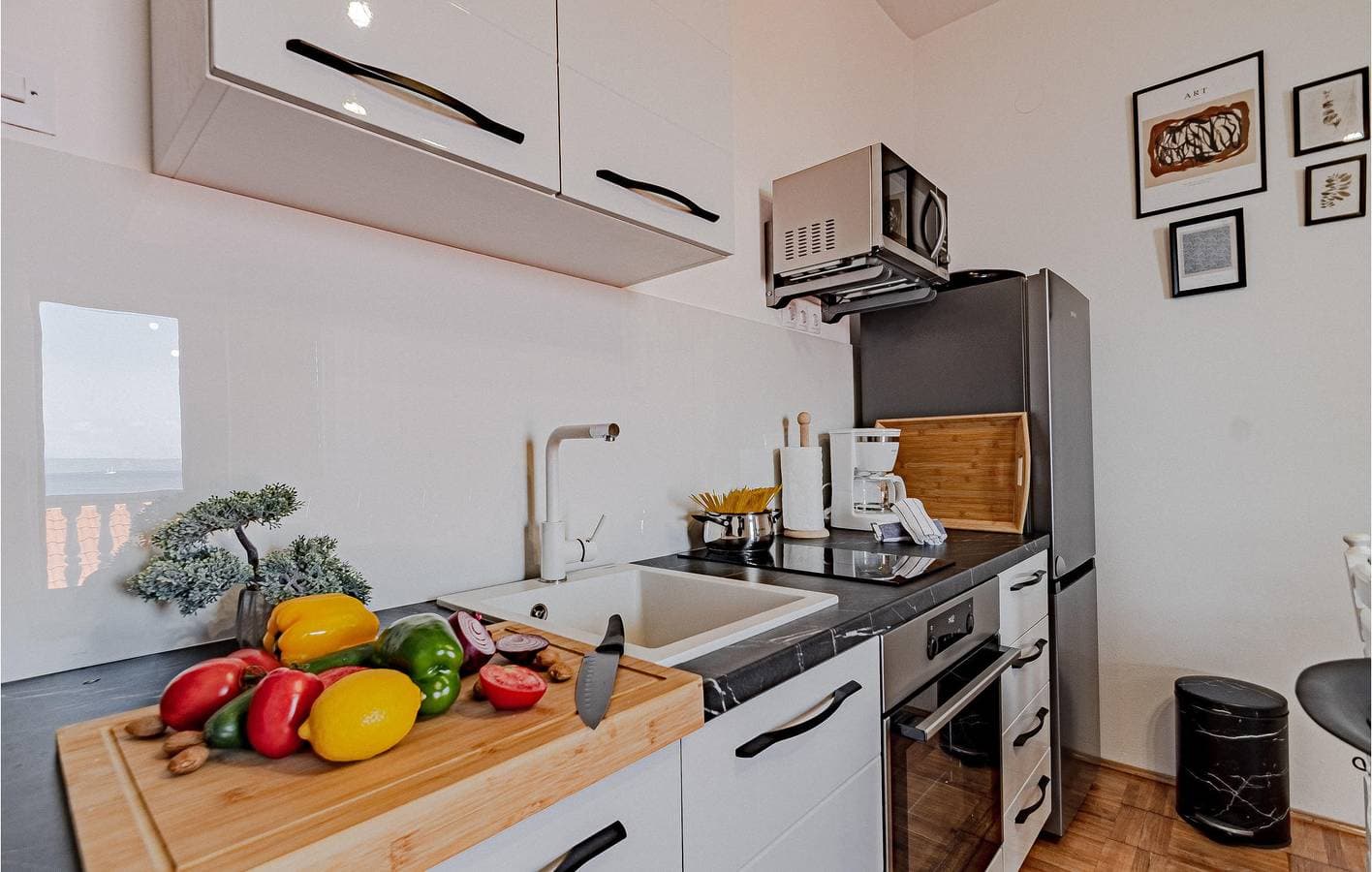 Foto 6 von 22: Charmantes Apartment mit einem Schlafzimmer, Meerblick, Terrasse und Parkplatz