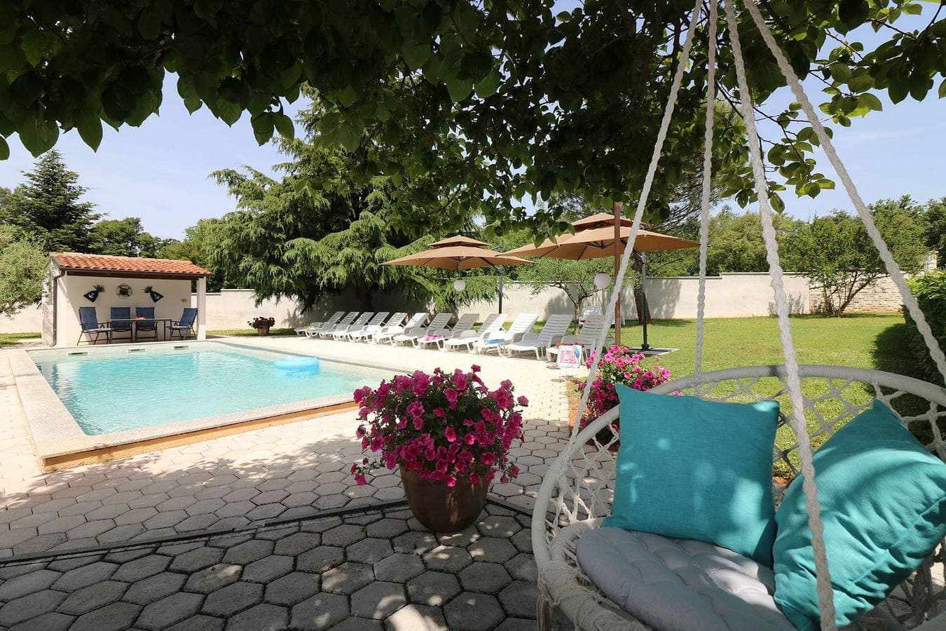 Foto 3 von 35: Besonderes Apartment mit Pool, Babybett, Garten, Grill, Kinderspielplatz, Parkplatz