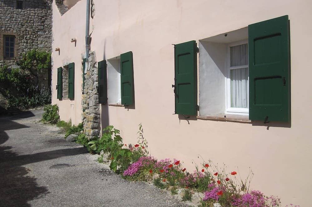 Foto 6 von 25: Unterkünfte im Herzen eines Dorfes thront 500m über dem Meeresspiegel in der Provence Verte