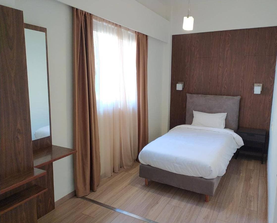 Foto 5 von 9: Twin Room with City View