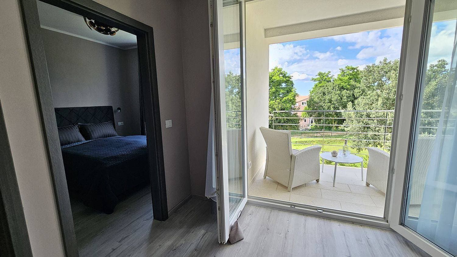 Foto 9 von 23: Hundefreundliches Luxusapartment mit Pool, Babybett, Parkplatz, WiFi