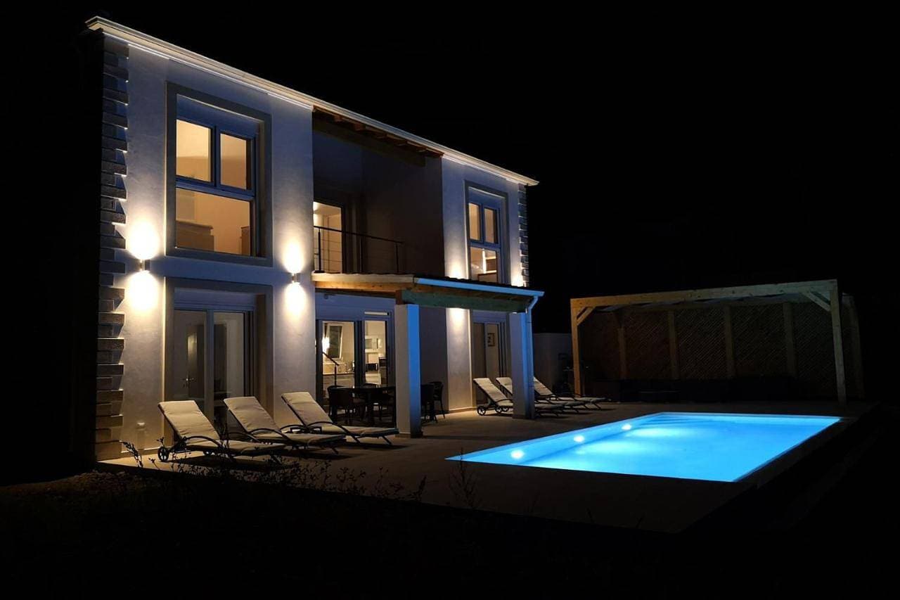 Foto 3 von 48: Villa with Private Pool