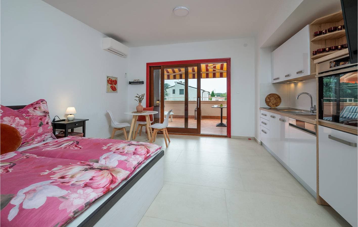 Foto 5 von 29: Reizende Ferienwohnung mit Pool, Terrasse und nur 2 km von Bijela Plaža entfernt