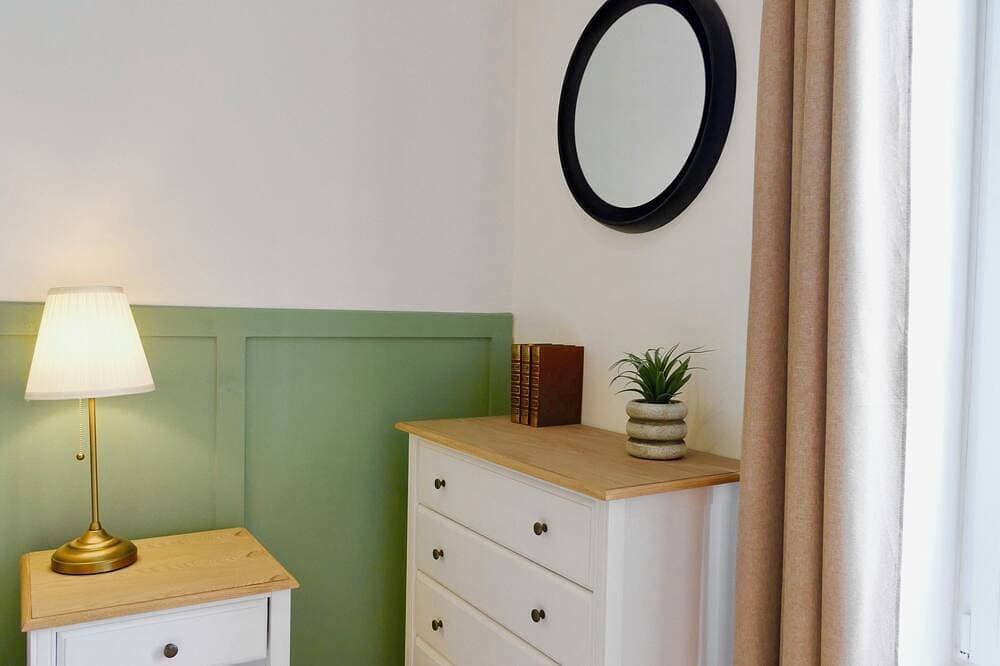 Foto 11 von 12: D-Day Suites - carentanlocation.fr: Avallon Downtown, 2 people, 2 minutes from the train station