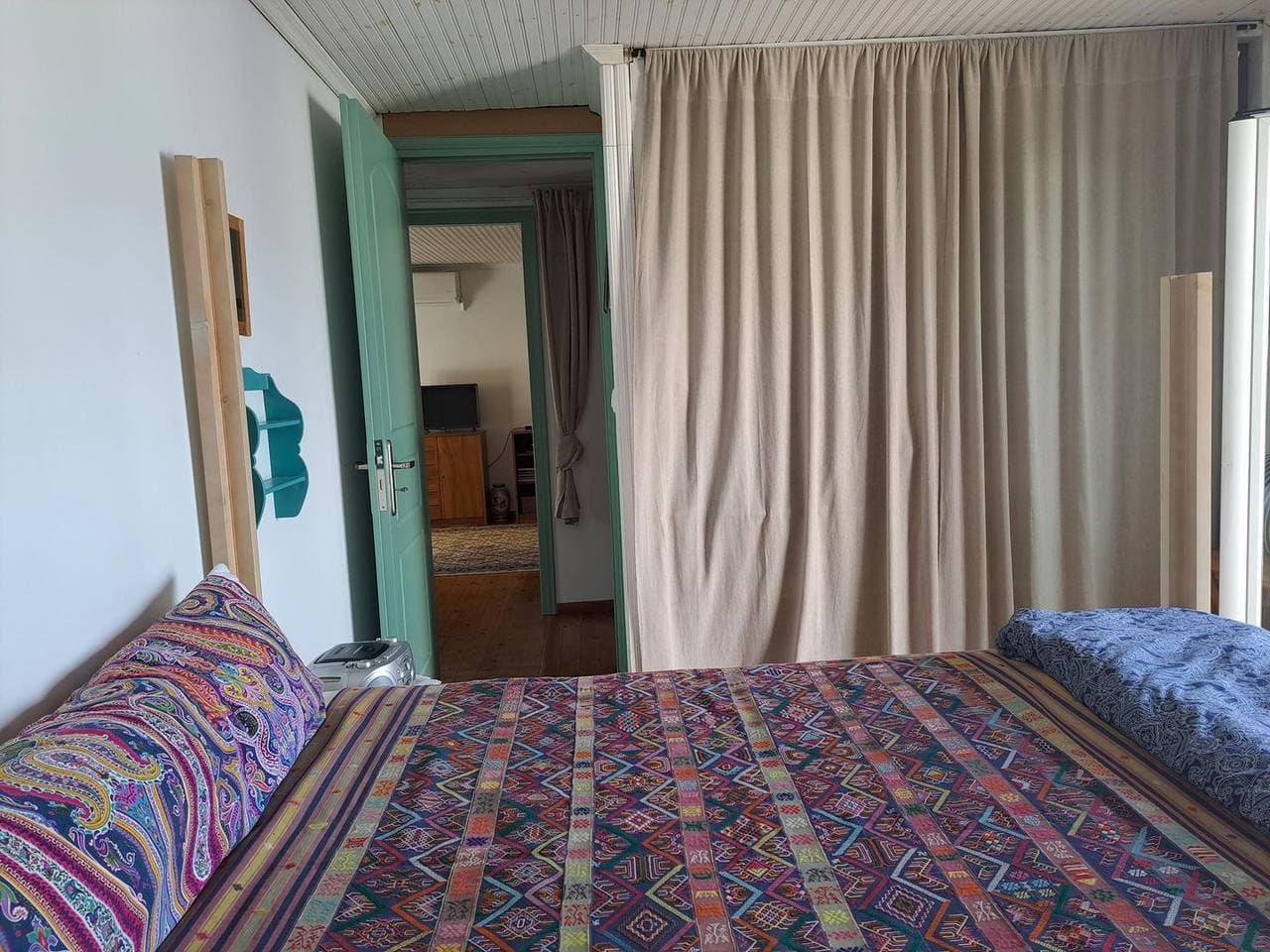 Foto 10 von 42: Ferienhaus nah am Strand, fußläufig ins Ortzentrum mit Tavernen und Geschäften.