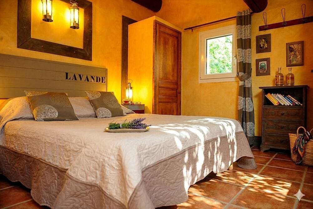 Foto 3 von 30: Charmante Cottages, privater beheizter Pool und Solarium im Innenbereich, privater Außenbereich