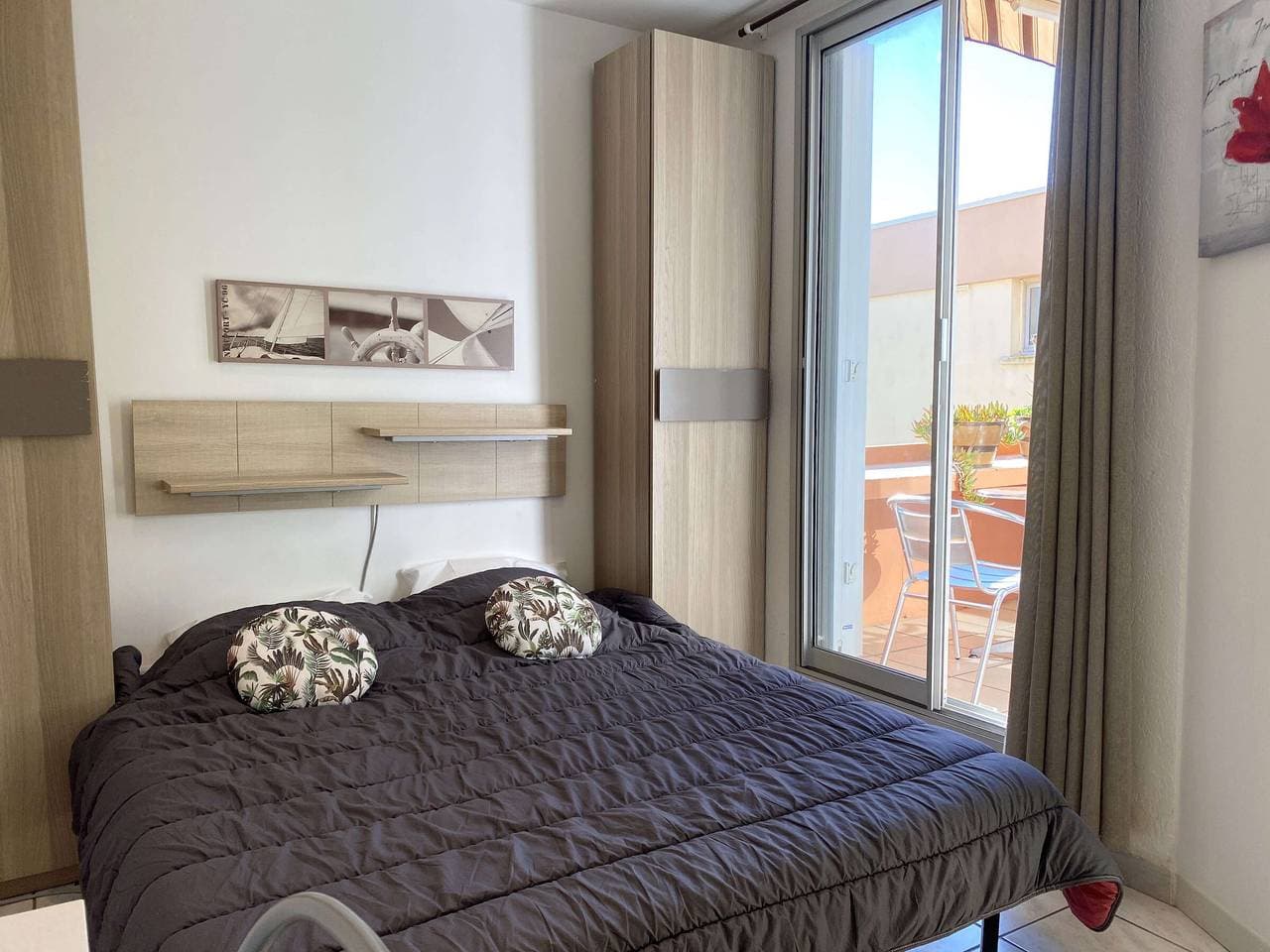 Foto 9 von 14: Helle 2-Zimmer-Wohnung mit Terrasse und Klimaanlage