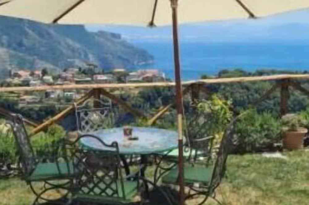 Foto 10 von 18: 3 Bedroom Apartment - Torre di Minuta, Amalfi Coast
