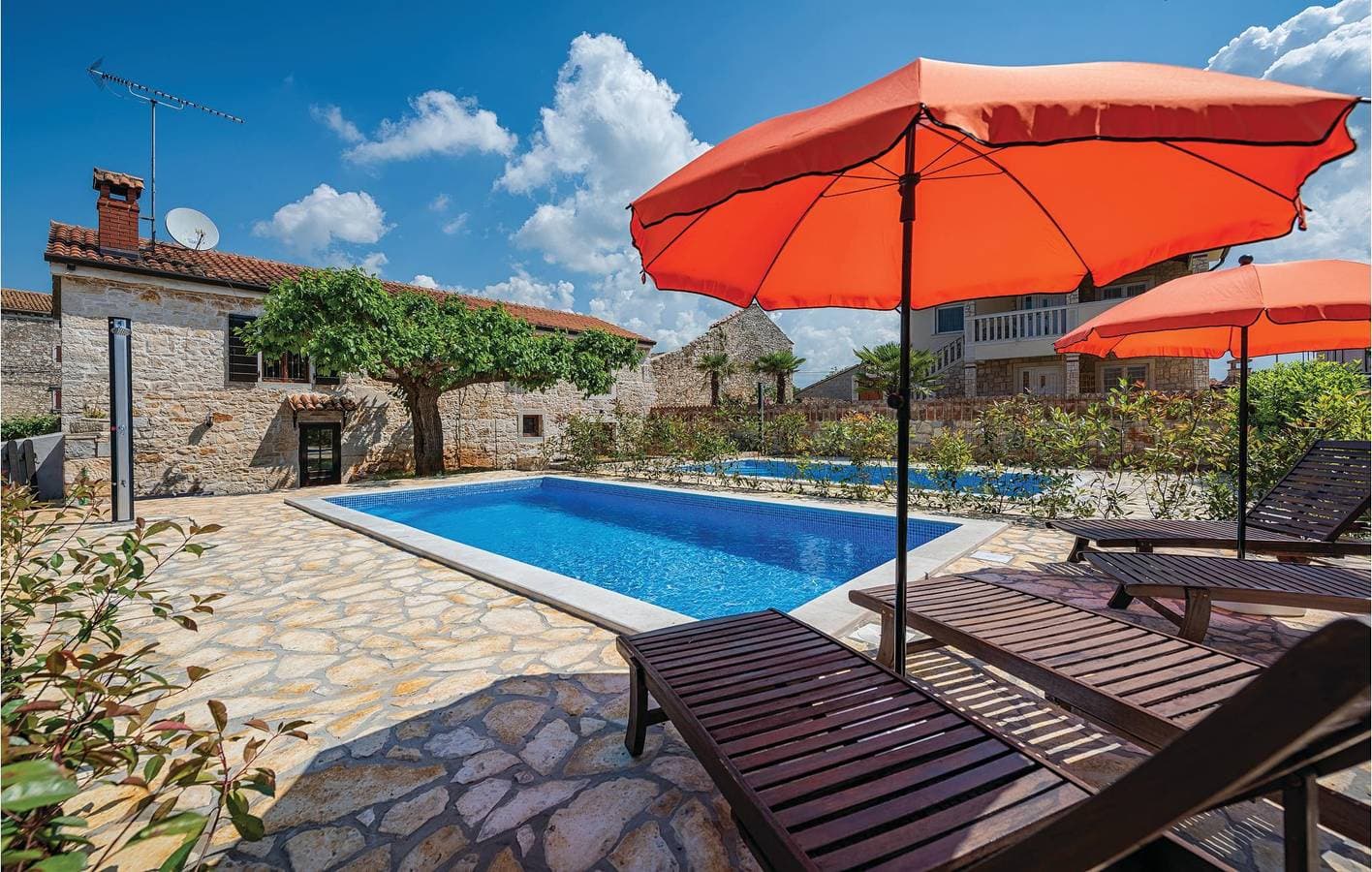 Foto 2 von 28: Gemütliche Ferienwohnung mit Pool und Terrasse in der Nähe des Buffet Jama