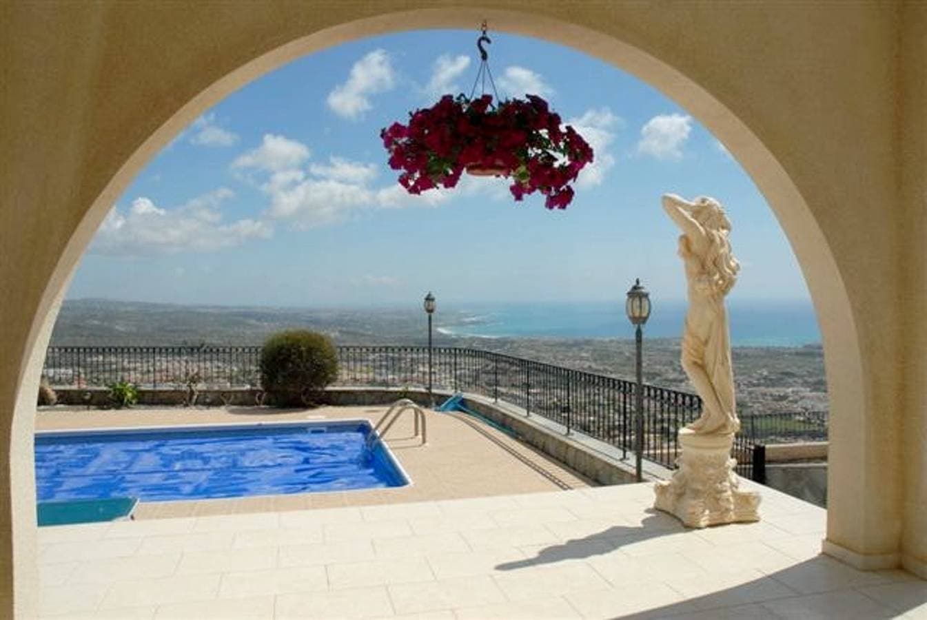 Foto 9 von 36: Peyia Villa mit Meerblick, privatem Pool und Garten
