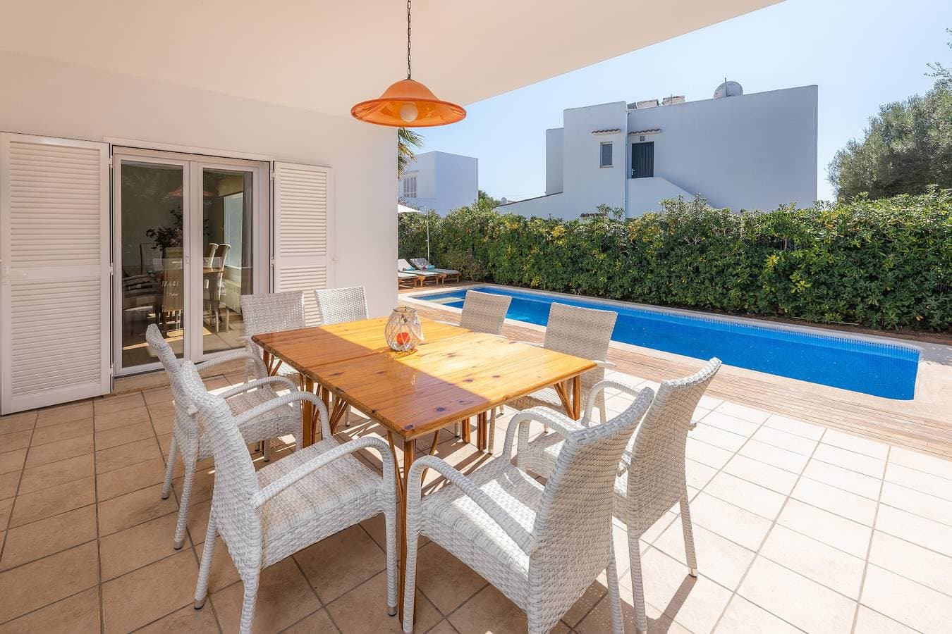 Foto 6 von 42: Haus mit Bergblick, Pool, Garten, Terrasse, Klimaanlage und WLAN