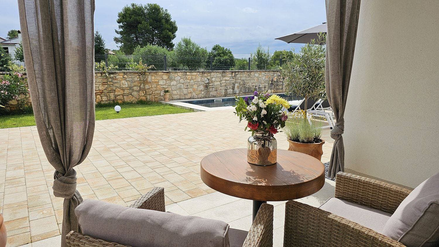 Foto 12 von 23: Hundefreundliches Luxusapartment mit Pool, Babybett, Parkplatz, WiFi