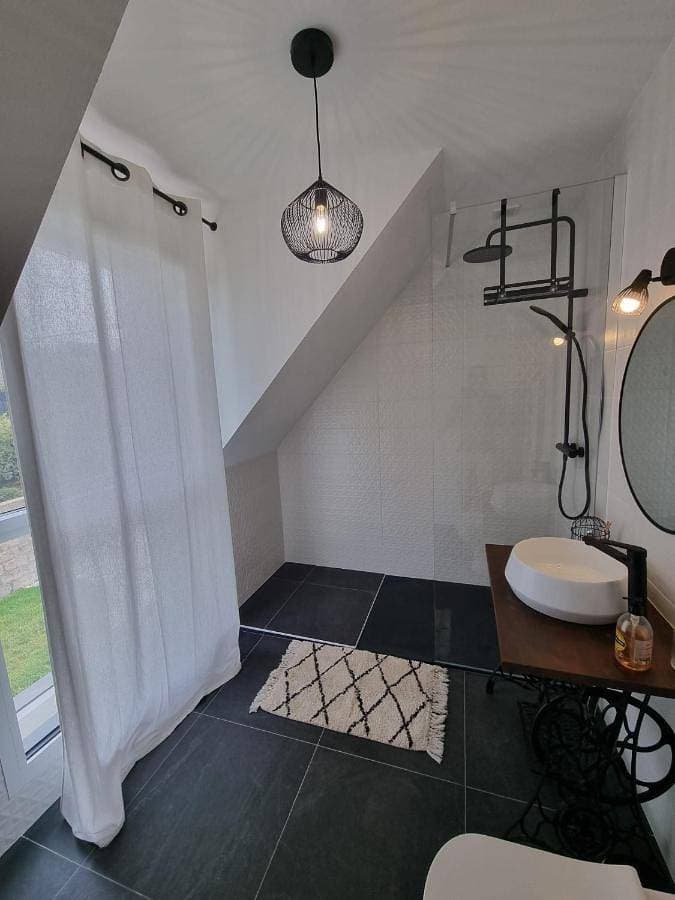 Foto 4 von 13: Double Room with Private Bathroom