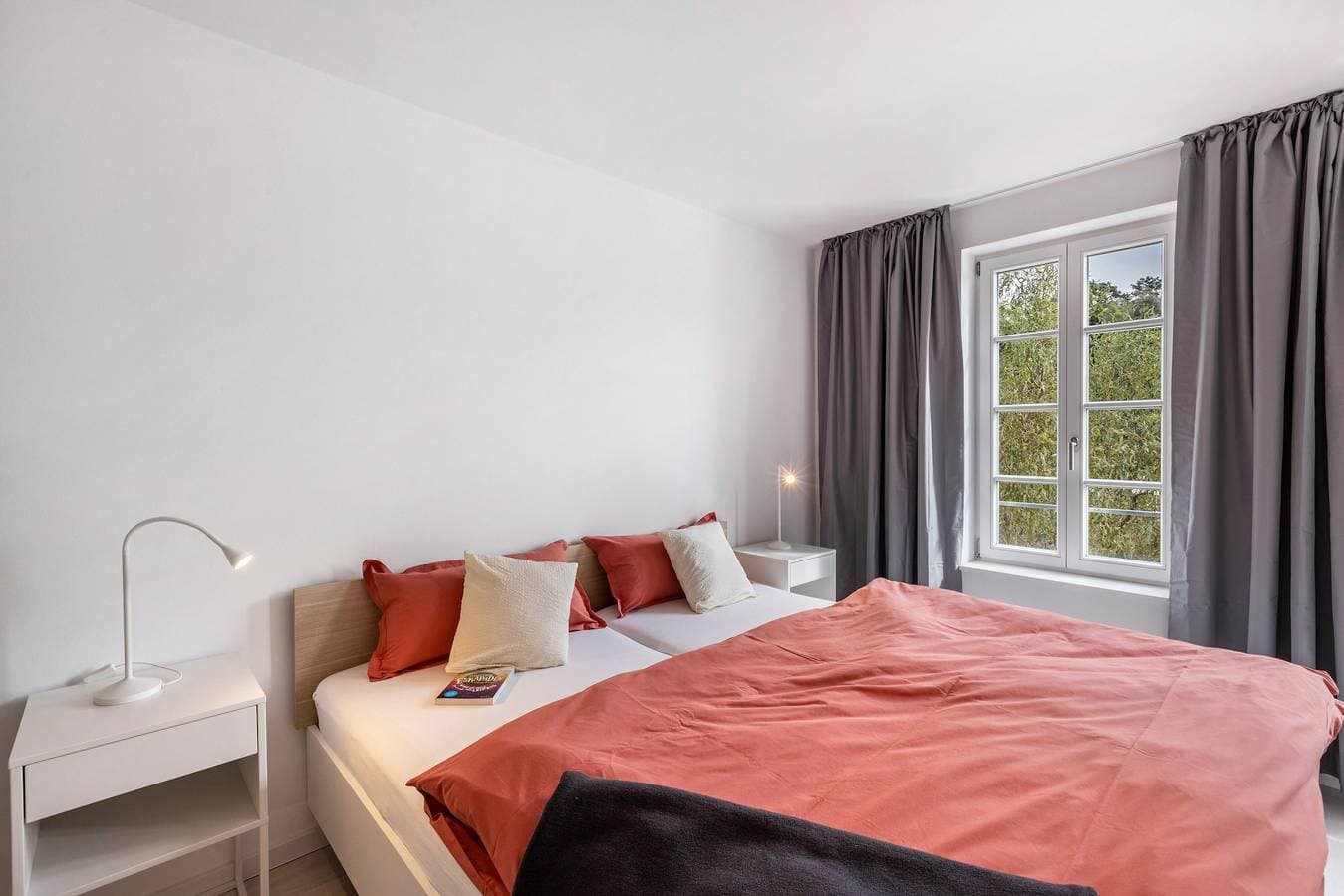 Foto 13 von 30: Ferienwohnung 'Saale Fewo Mit Burgblick' mit Seeblick, Gemeinschaftsgarten und Wi-Fi