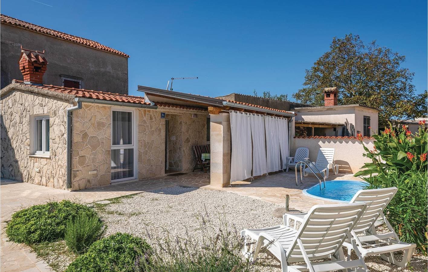 Foto 4 von 22: Charmantes Apartment mit Pool, WLAN und Terrasse – 2,5 km vom Stadtzentrum entfernt