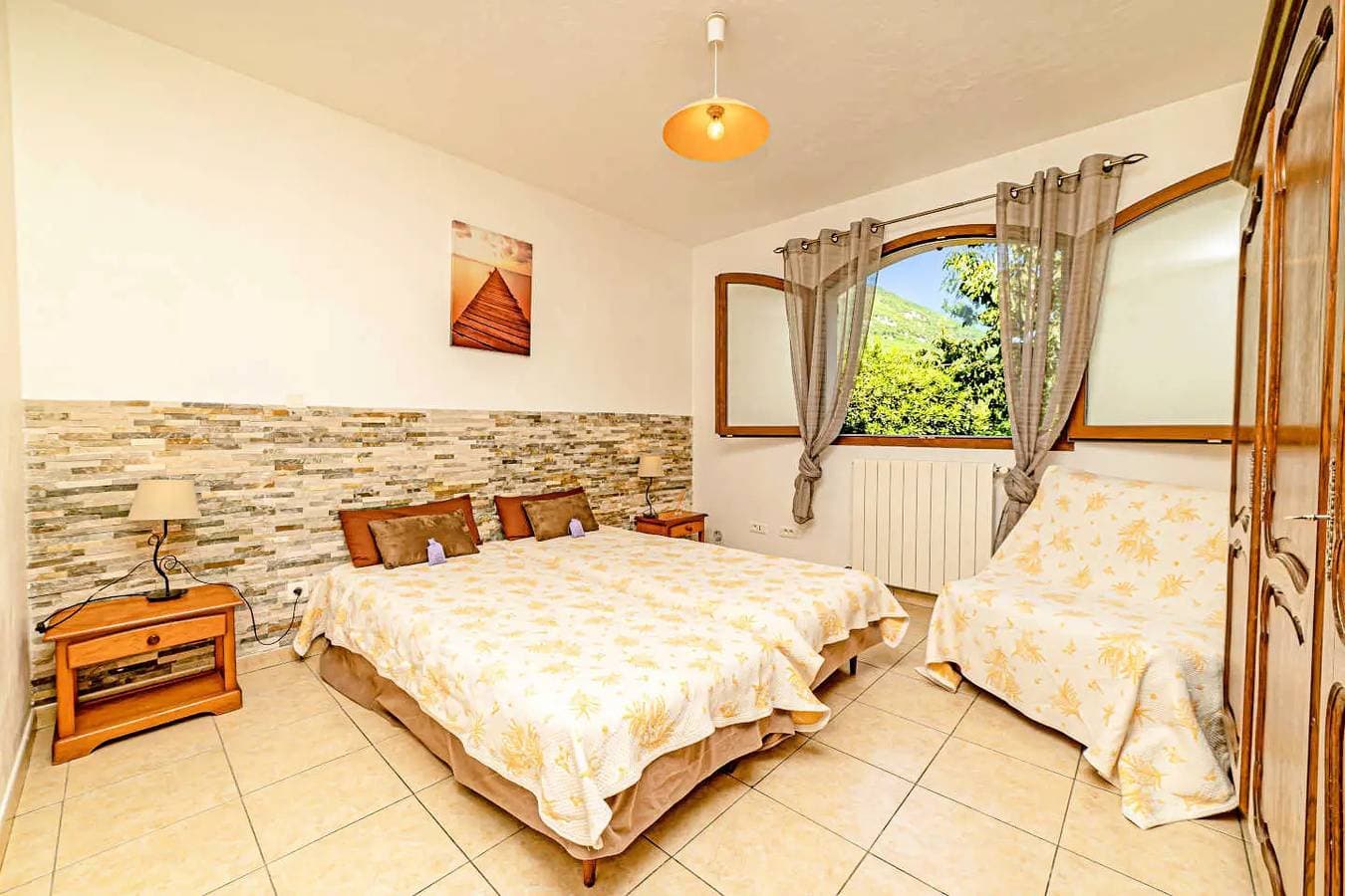 Foto 6 von 9: Ferienwohnung 8 Personen 3 Schlafzimmer mit Garten und Terrasse