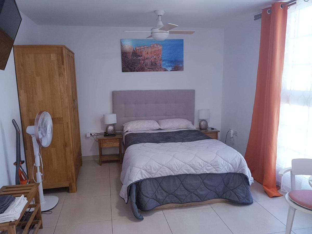 Estudio nuevo con baño, cocina y gran terraza 1