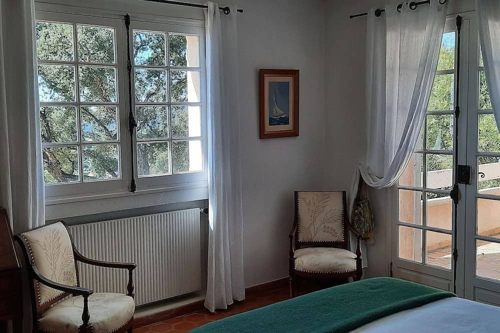 Foto 3 von 30: Large family home with exceptional views and swimming pool at Rayol Canadel