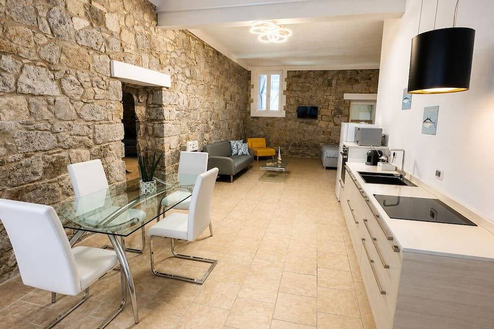 Maison Tabarka: Comfort and Design Suites in the Historic Center of Carloforte 1