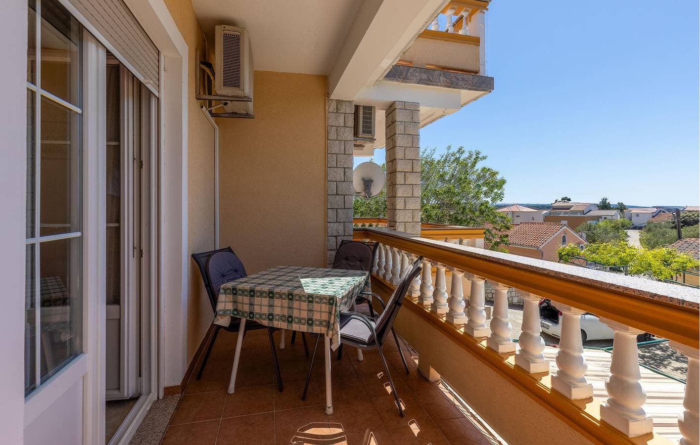 Foto 10 von 21: Gemütliches Apartment mit Meerblick, WLAN, Parkplatz und Terrasse in Strandnähe