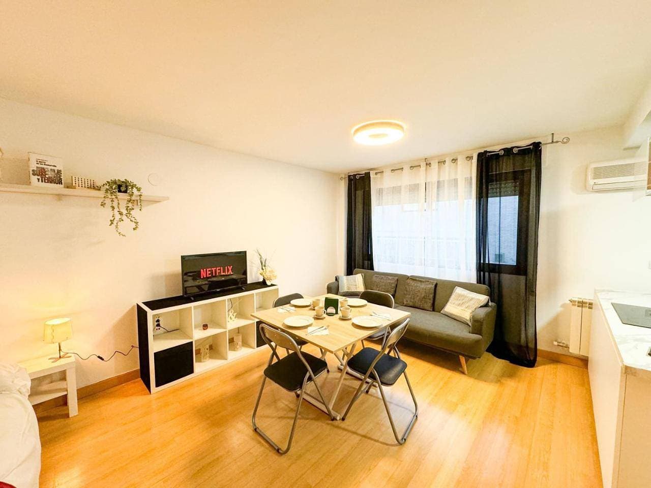 Foto 7 von 27: Two-Bedroom Apartment