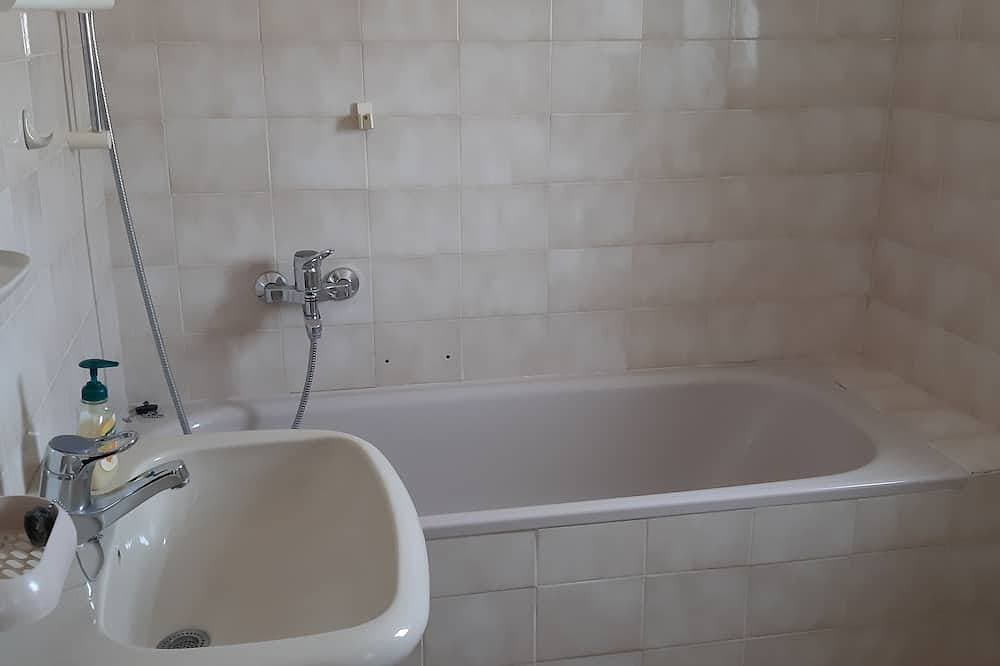 Foto 8 von 29: Ferienhaus \"Ella\" im Dorfzentrum, 12 min zum Meer! Ganzes Jahr zu mieten.