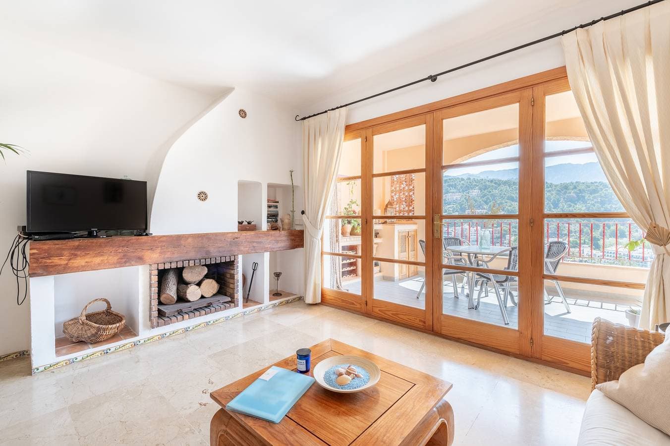 Foto 5 von 26: Ferienwohnung Montemar 36 mit Meer- & Bergblick, WLAN, Pool & Terrasse
